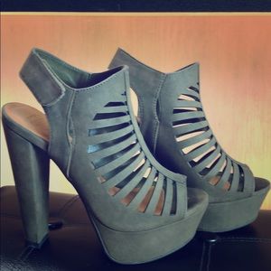 COPY - Khaki platform heels 7